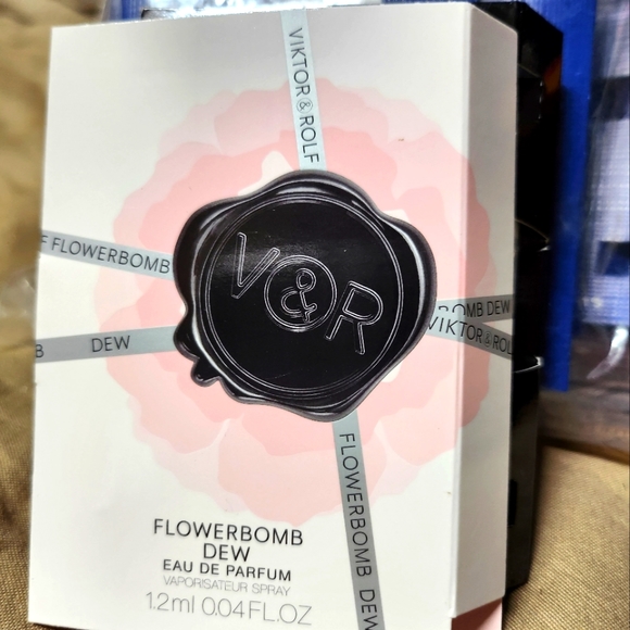 Viktor and rolf - Picture 1 of 2